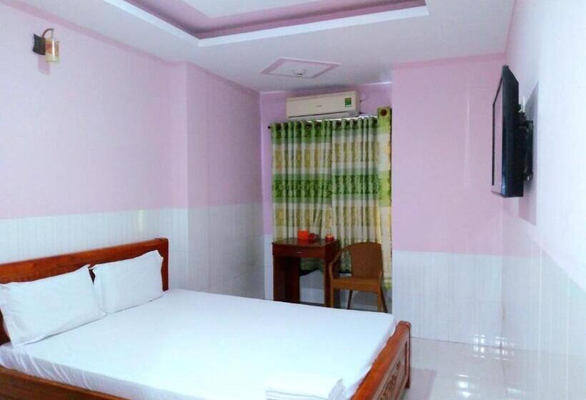 اتاق لوکس, Ngọc Anh