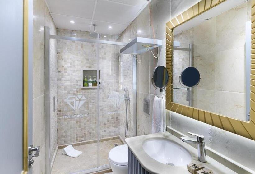 سوئیت با وان آب گرم, Five Diamonds Hotels