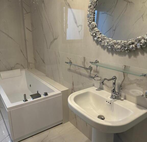 Четырехместный Номер Deluxe, Castlehawk Resort