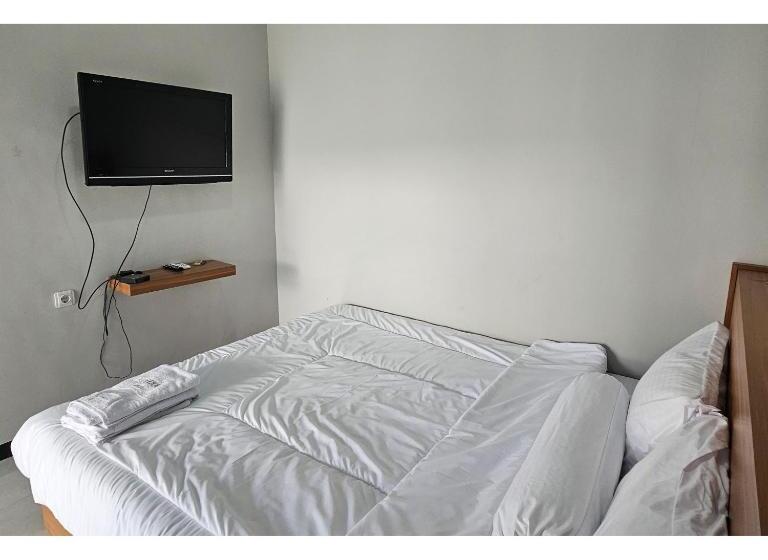 Номер Стандарт, Guest House Saqeena Syariah Near Blitar Park Redpartner