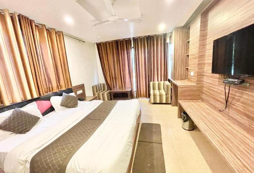 디럭스 룸, Savoy Residency Inn ! Mussoorie होटल सवॉय रेजीडेंसी इन, হোটেল সাভয় রেসিডেন্সি ইন , Near Mall Road H
