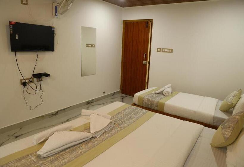 Economy Triple Room, Grand Tamim