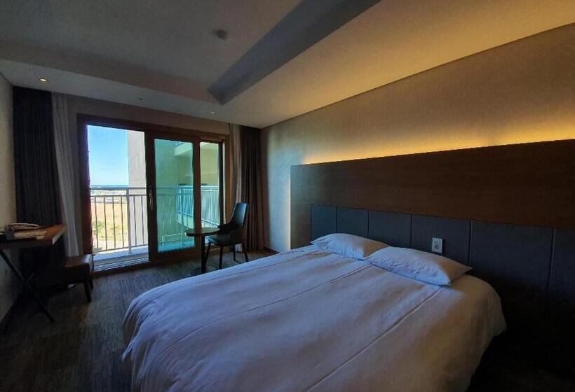 اتاق لوکس با تخت بزرگ, Golden Tulip Jeju Seongsan