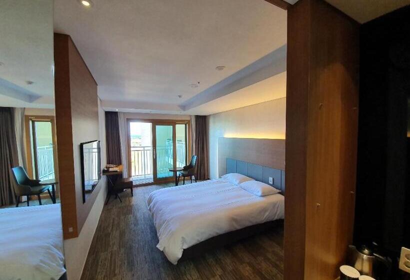 Номер Deluxe Кровать Кинг, Golden Tulip Jeju Seongsan