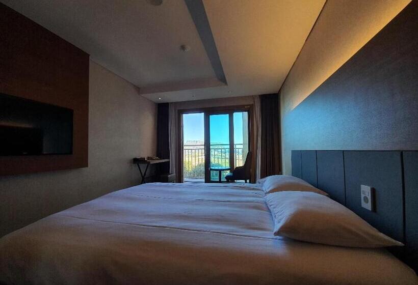 اتاق لوکس با تخت بزرگ, Golden Tulip Jeju Seongsan