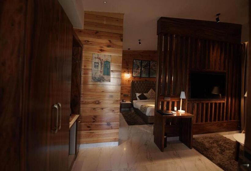 스탠다드 룸 산 전망, Kasauli Hills Resort