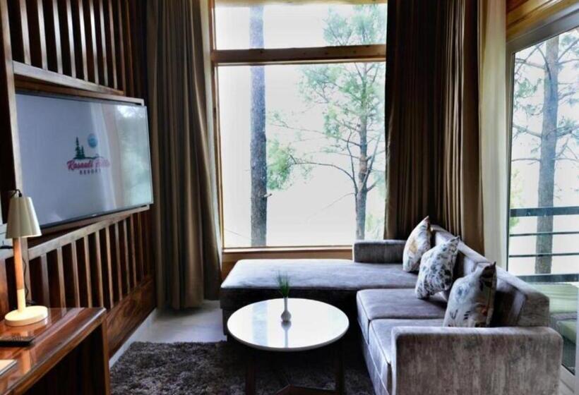 디럭스 룸 킹사이즈 침대, Kasauli Hills Resort