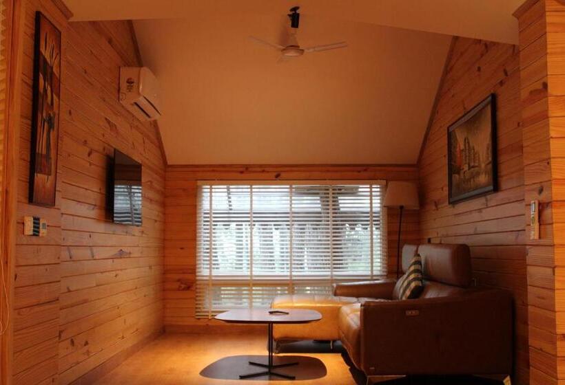 패밀리 스위트, Kasauli Hills Resort