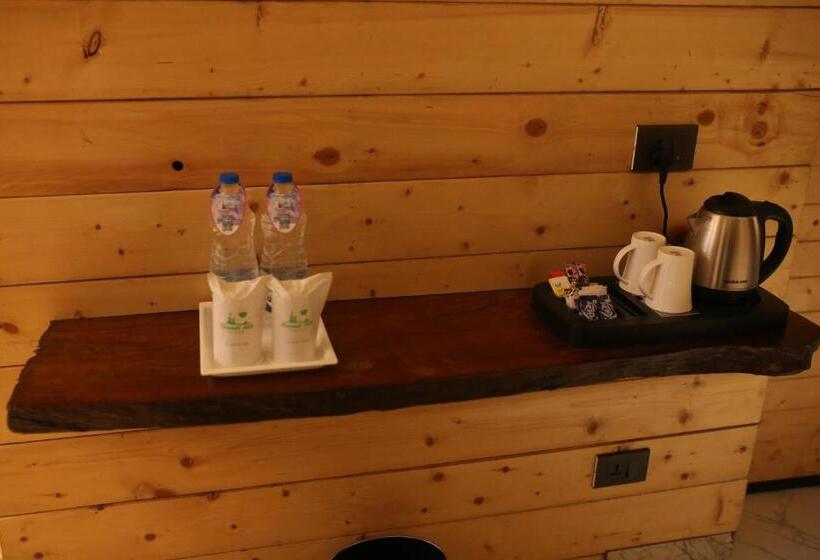 스탠다드 룸 산 전망, Kasauli Hills Resort
