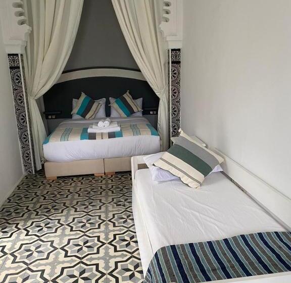 اتاق استاندارد چهار تخته, Dar Al Khatib