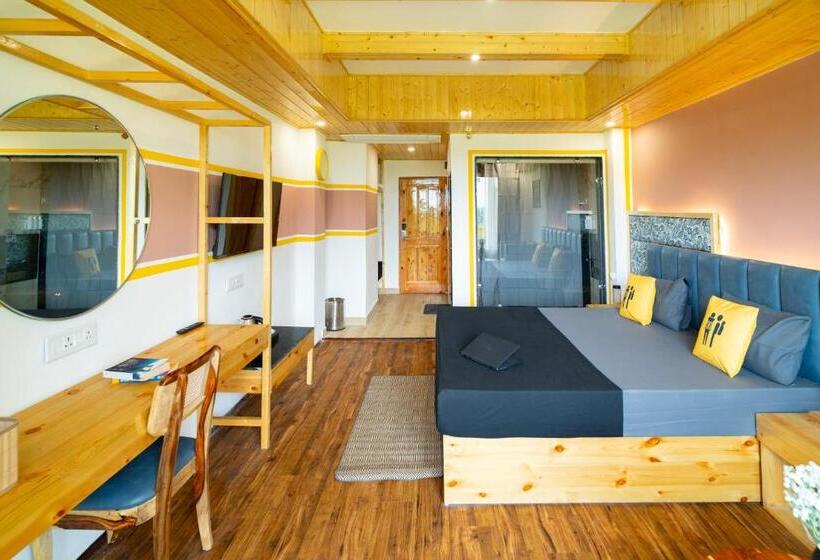 اتاق سوپریور با چشم‌انداز, The Hosteller Old Manali, Manu Temple