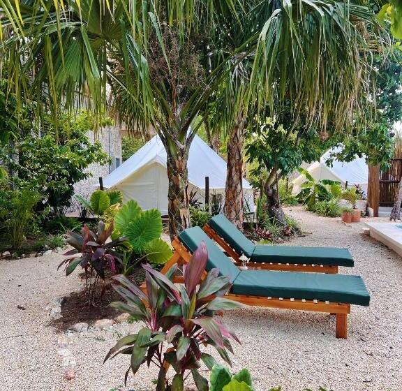 キングサイズベッドのスタンダードルーム, Shamalay   Nomad Experience