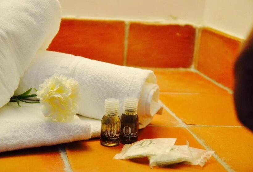 سوئیت با وان آب گرم, Il Bottone Al Duomo