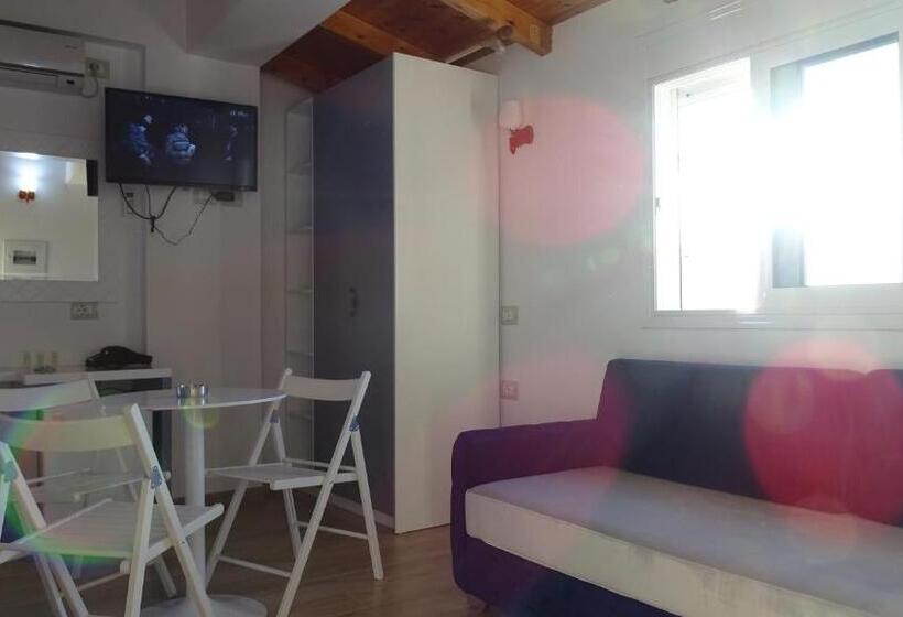اتاق لوکس با بالکن و چشم‌انداز دریا, Beach Restaurant Fabio
