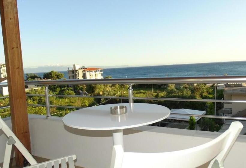 اتاق لوکس با بالکن و چشم‌انداز دریا, Beach Restaurant Fabio