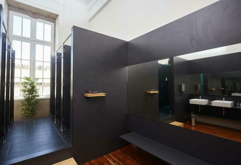 اتاق استاندارد با سرویس بهداشتی مشترک, The Passenger Hostel