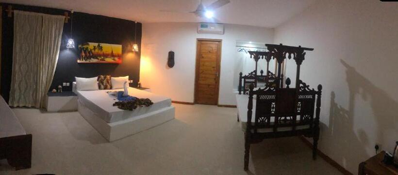 اتاق خانوادگی با چشم‌انداز دریا, Avo Boutique