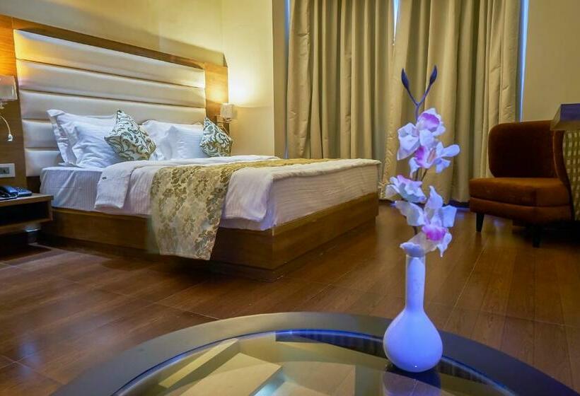 اتاق اجرایی, Ganpati Hotel Katra