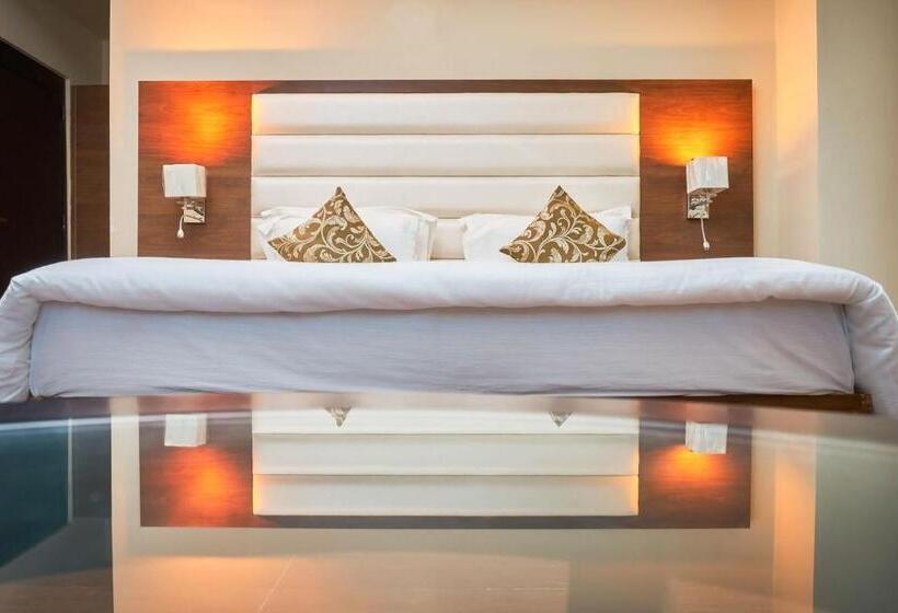 اتاق اجرایی, Ganpati Hotel Katra