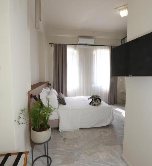 Полулюкс Повышенной Комфортности, Oiko Mini Suites