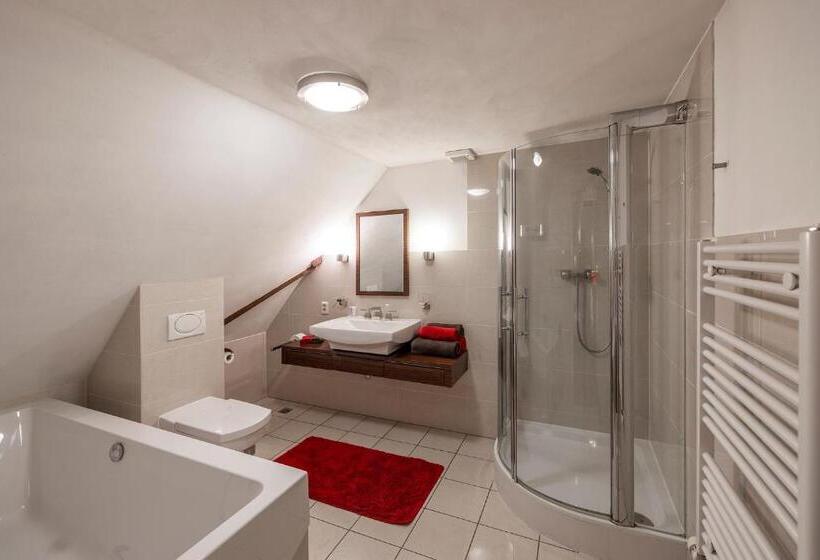 스위트 킹사이즈 침대, B&b Het Wellnest