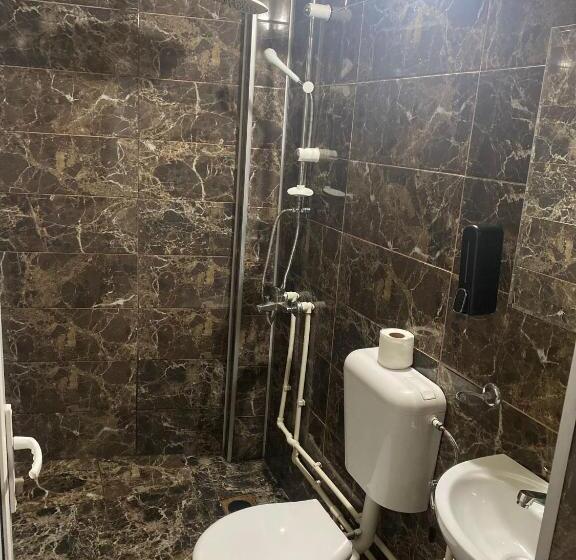 اتاق استاندارد سه نفره, Motel Atika