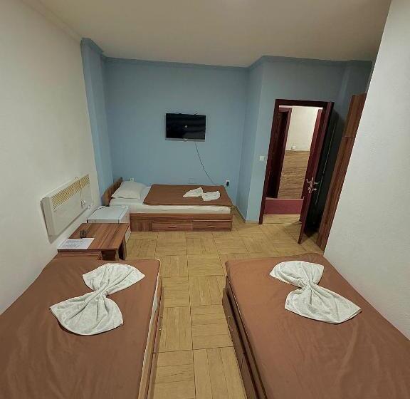 اتاق استاندارد سه نفره, Motel Atika