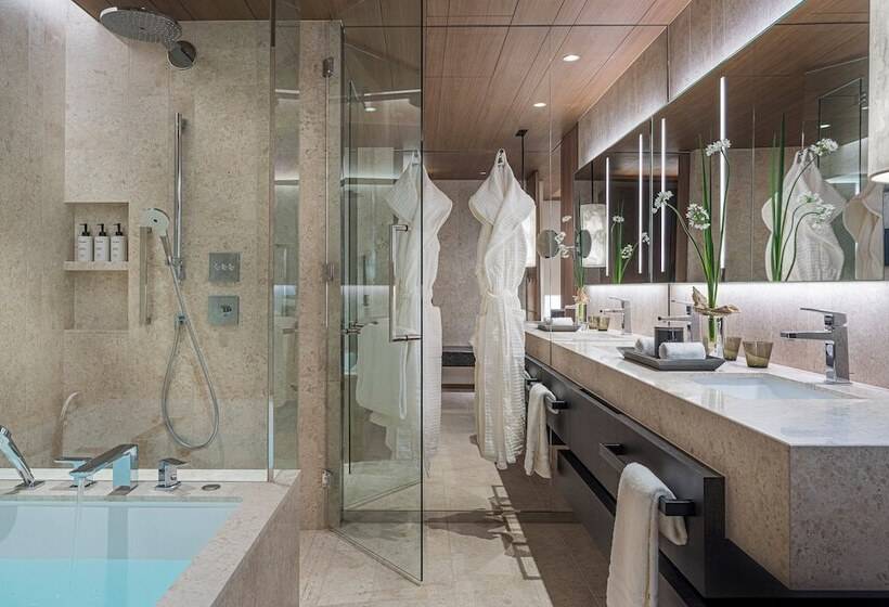 Номер Deluxe, Four Seasons Hotel Osaka