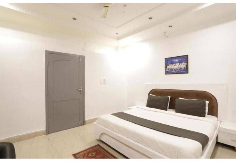 Номер Deluxe Кровать Кинг, Day S Inn Luxury Stay Near Care Hospital In Budget Friendly Price Best Seller