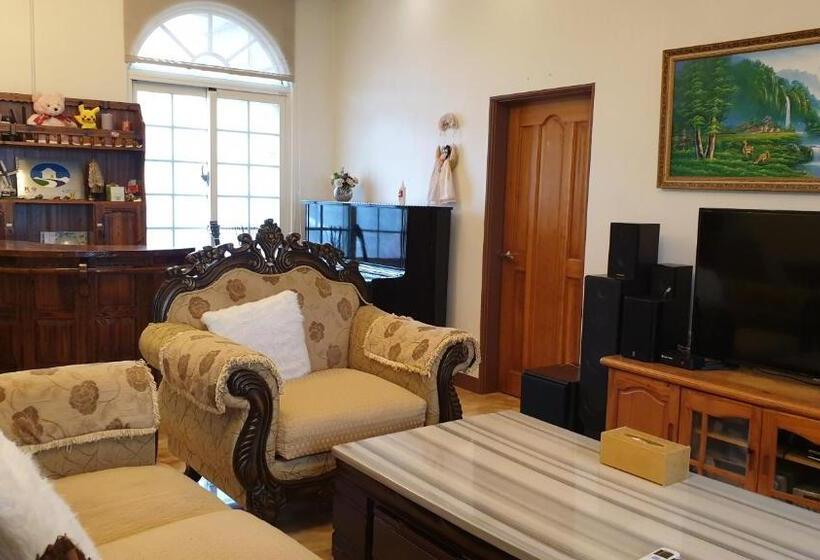 ویلای یک اتاق خوابه با استخر شنا, Beauty Monroe B&b 可包棟 150吋投影 唱歌 夏日玩水 烤肉 電動麻將