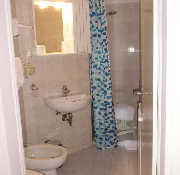Номер Стандарт, Albergo Livorno