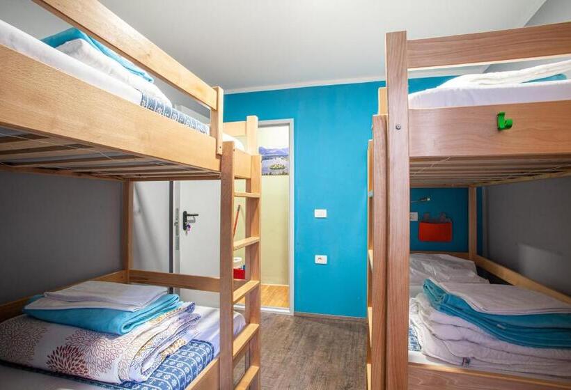 اتاق استاندارد چهارنفره با سرویس بهداشتی مشترک, Hostel Adriatic Piran