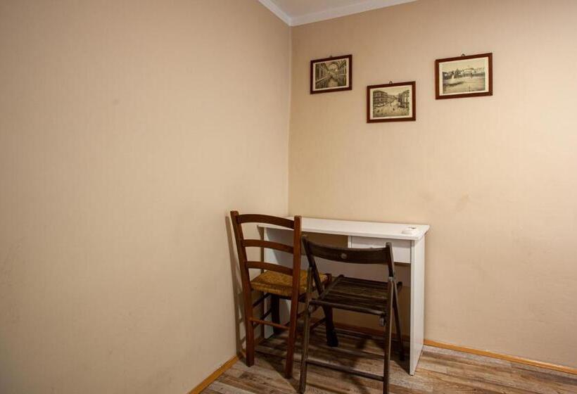 اتاق استاندارد با سرویس بهداشتی مشترک, Hostel Adriatic Piran