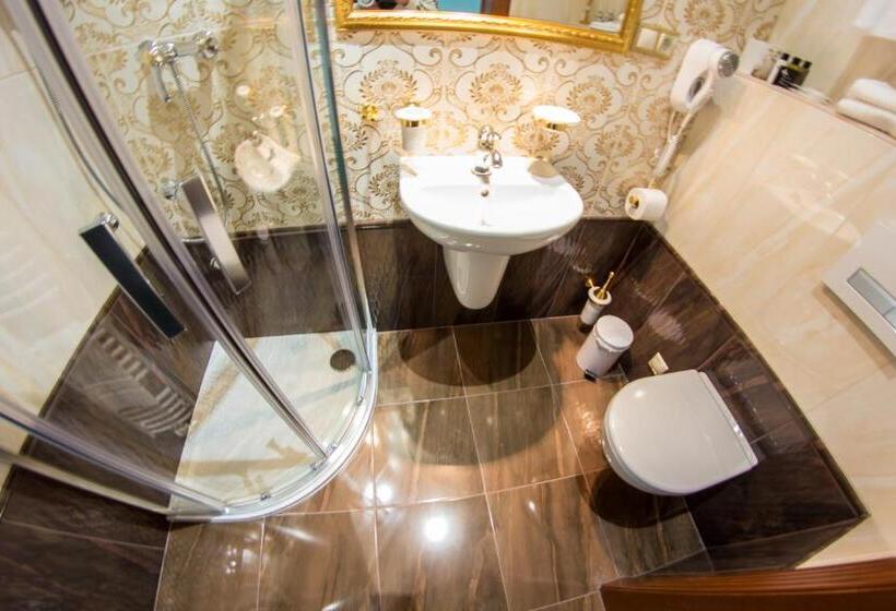 Family Suite, Viliam Frano