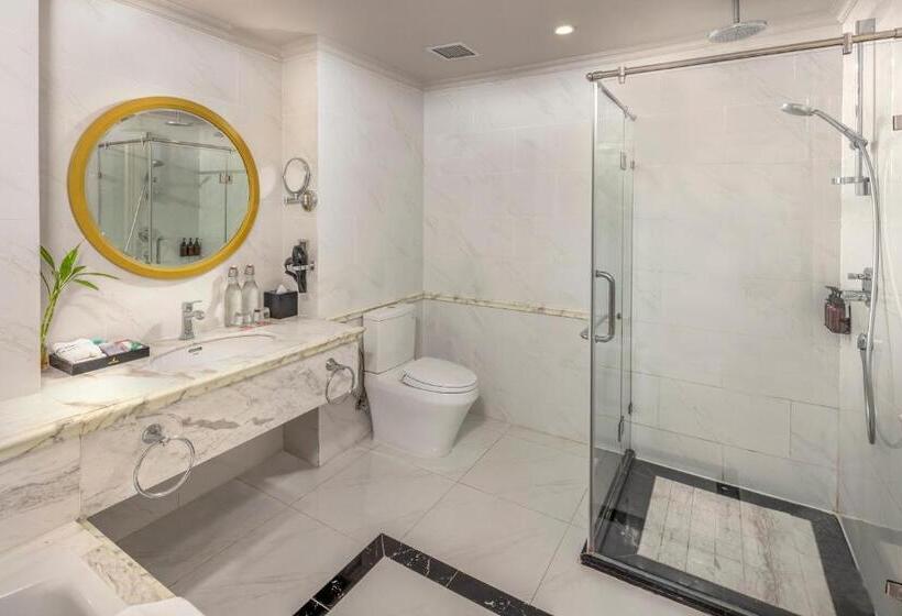 اتاق لوکس با چشم‌انداز دریا, Melia Vinpearl Cua Hoi Beach Resort