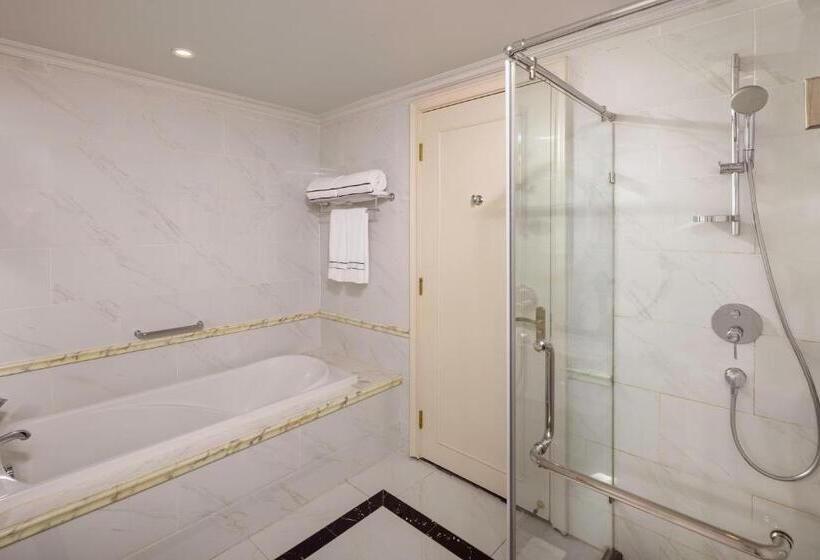 اتاق لوکس با چشم‌انداز دریاچه, Melia Vinpearl Cua Hoi Beach Resort