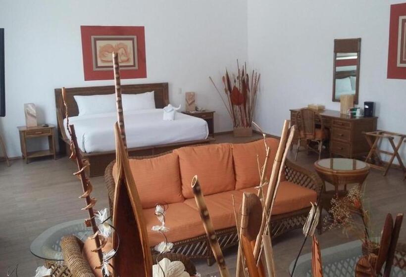 キングサイズベッドのデラックススイート, Radisson Hotel Cuernavaca