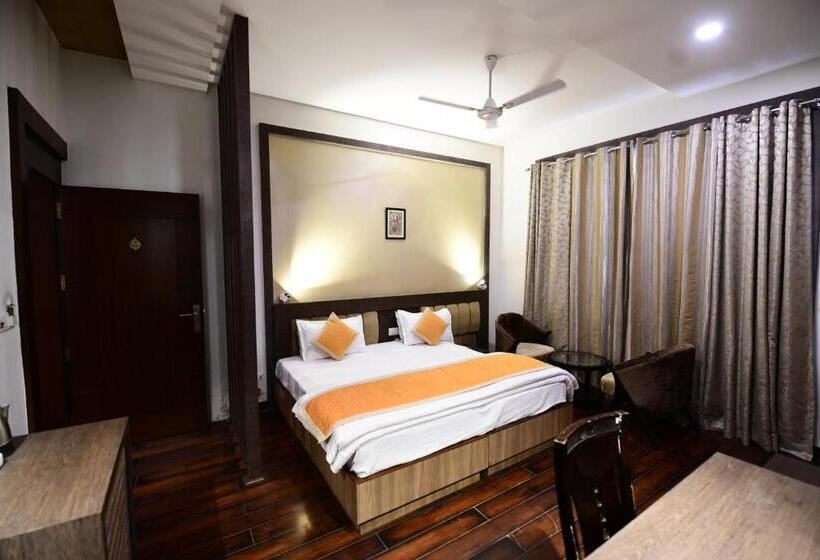 标准间, Jataka Inn