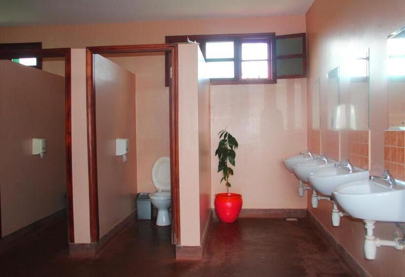 اتاق خانوادگی, Red Chilli Hideaway