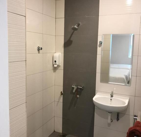 اتاق لوکس با تخت بزرگ, Brezza Hotel Sitiawan