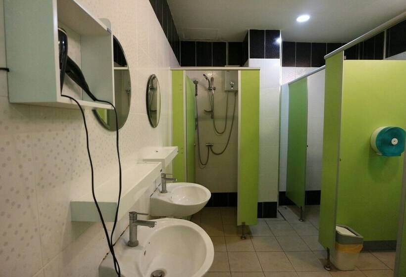 تختخواب در اتاق مشترک, Mahannop Hostel