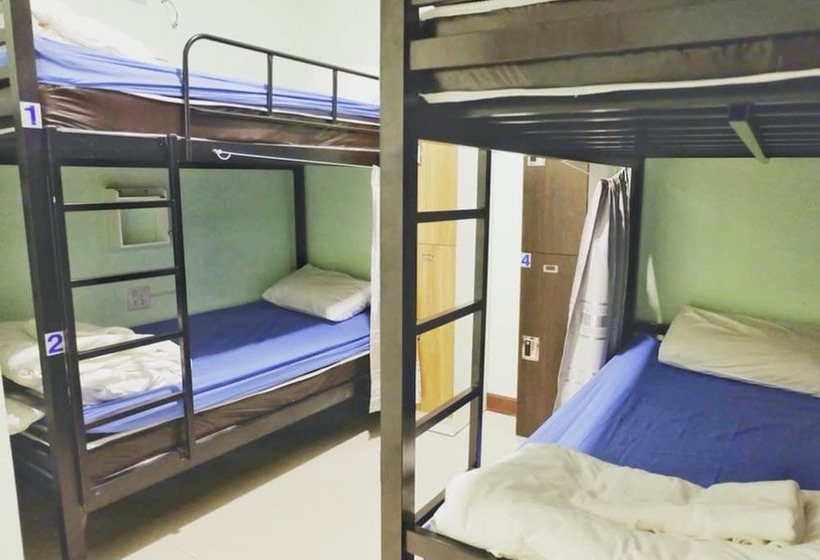 تختخواب در اتاق مشترک, Mahannop Hostel