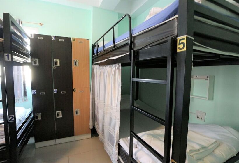 تختخواب در اتاق مشترک, Mahannop Hostel