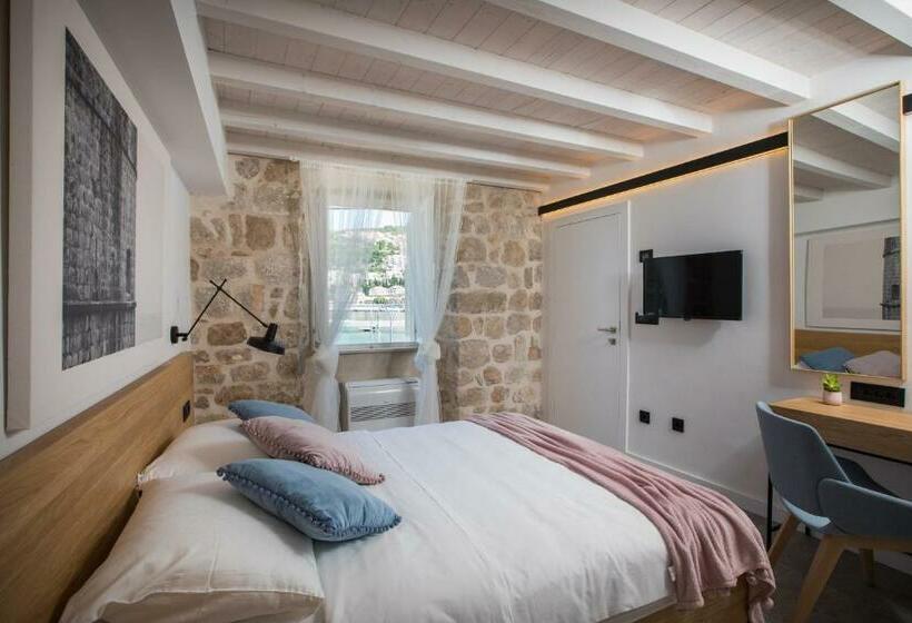 اتاق لوکس با چشم‌انداز دریا, Bova Luxury Rooms