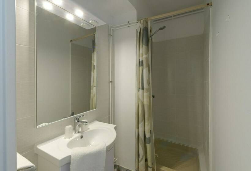 Номер Стандарт, Cit Hôtel La Résidence