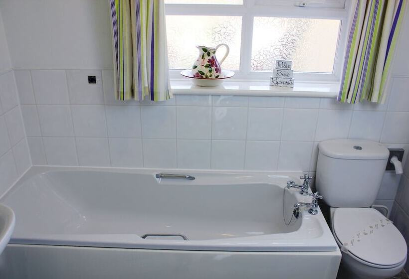 اتاق لوکس, Whitemoor House B&b