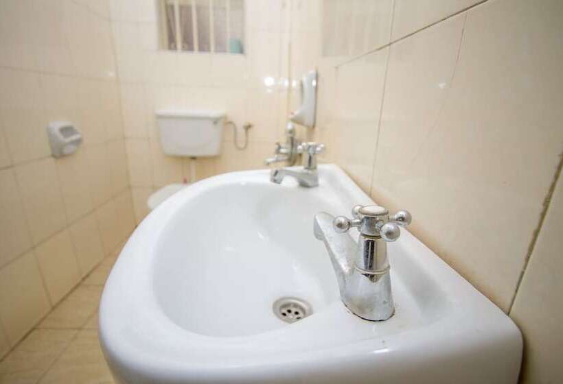 اتاق استاندارد, Kings Hotel Kabale