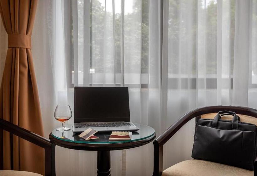 Люкс, Rediu Hotel & Restaurant