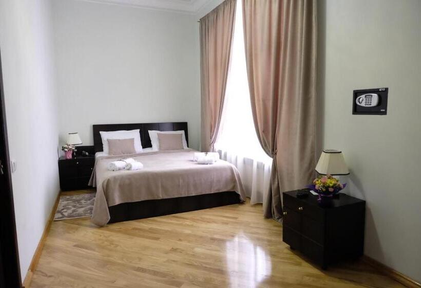 اتاق استاندارد با چشم‌انداز کوهستان, S&l Boutique