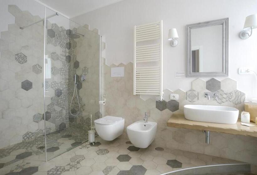 سوییت جونیور با بالکن, Romantica Salerno